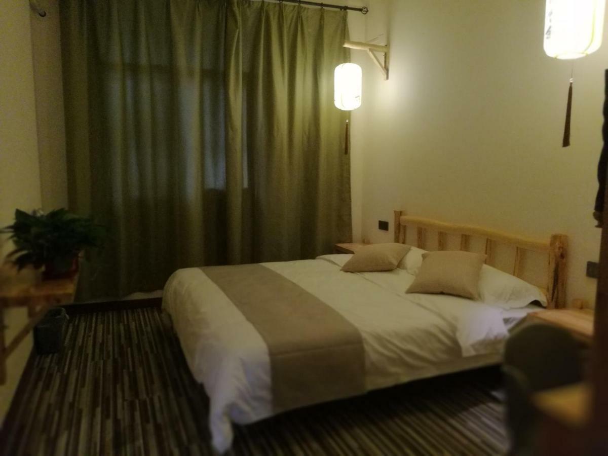 Right Here Hotel Dunhuang Eksteriør billede